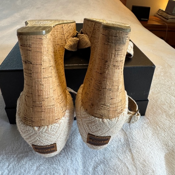 12  W - TOMS Tan Cork Platform Wedge Sandal Women’s Ankle Strap Sandals - Picture 9 of 11